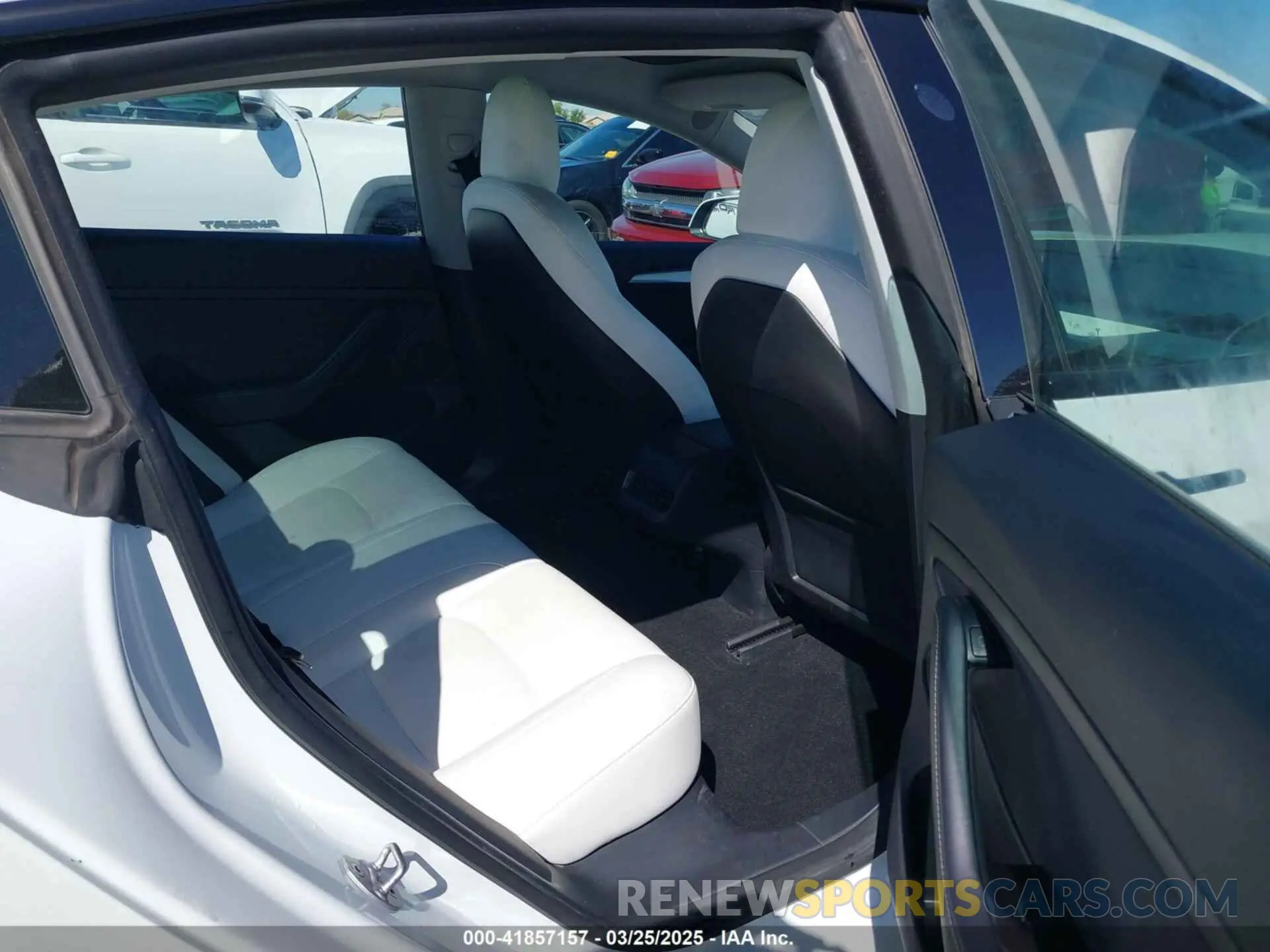8 Photograph of a damaged car 5YJ3E1EA3NF357638 TESLA MODEL 3 2022