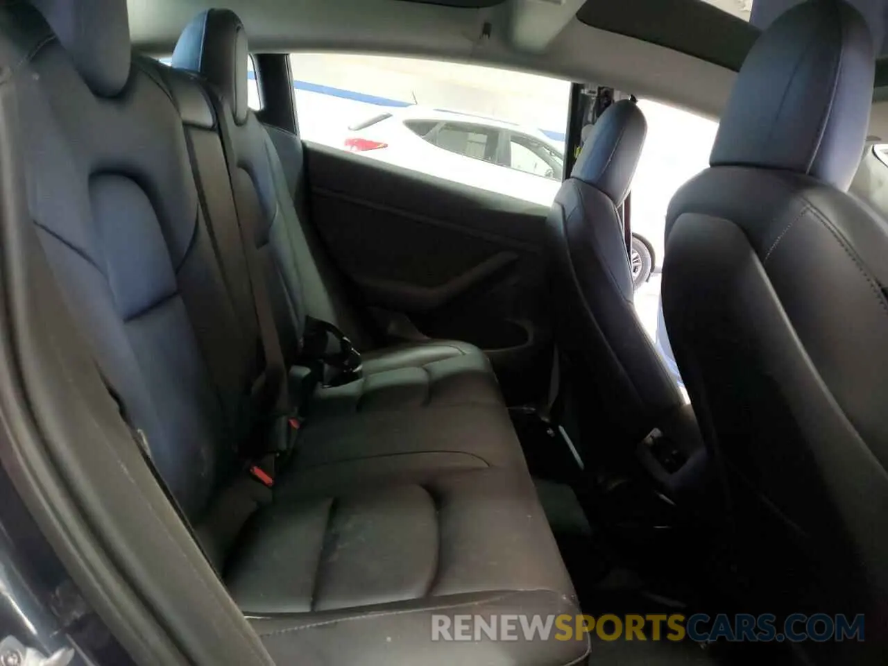 10 Photograph of a damaged car 5YJ3E1EA3NF370048 TESLA MODEL 3 2022