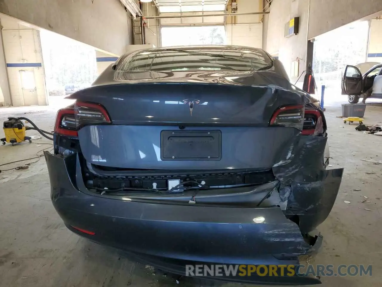 6 Photograph of a damaged car 5YJ3E1EA3NF370048 TESLA MODEL 3 2022