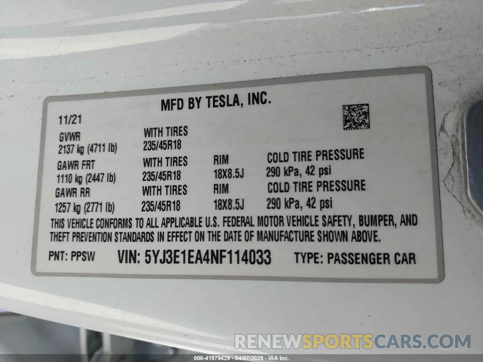 9 Photograph of a damaged car 5YJ3E1EA4NF114033 TESLA MODEL 3 2022