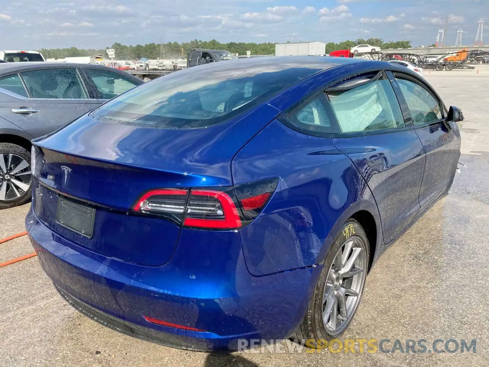 4 Photograph of a damaged car 5YJ3E1EA4NF191212 TESLA MODEL 3 2022