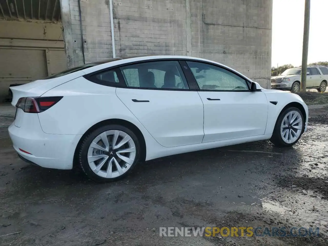 3 Photograph of a damaged car 5YJ3E1EA4NF289480 TESLA MODEL 3 2022