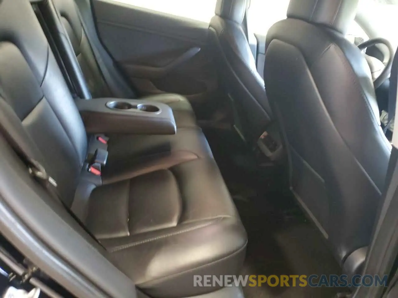 10 Photograph of a damaged car 5YJ3E1EA4NF304611 TESLA MODEL 3 2022