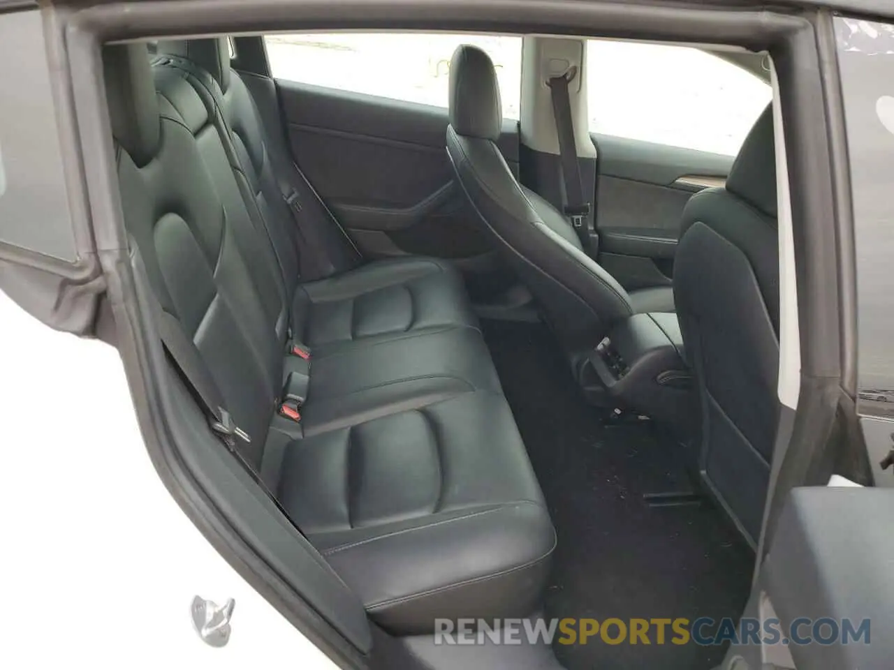 10 Photograph of a damaged car 5YJ3E1EA4NF370754 TESLA MODEL 3 2022