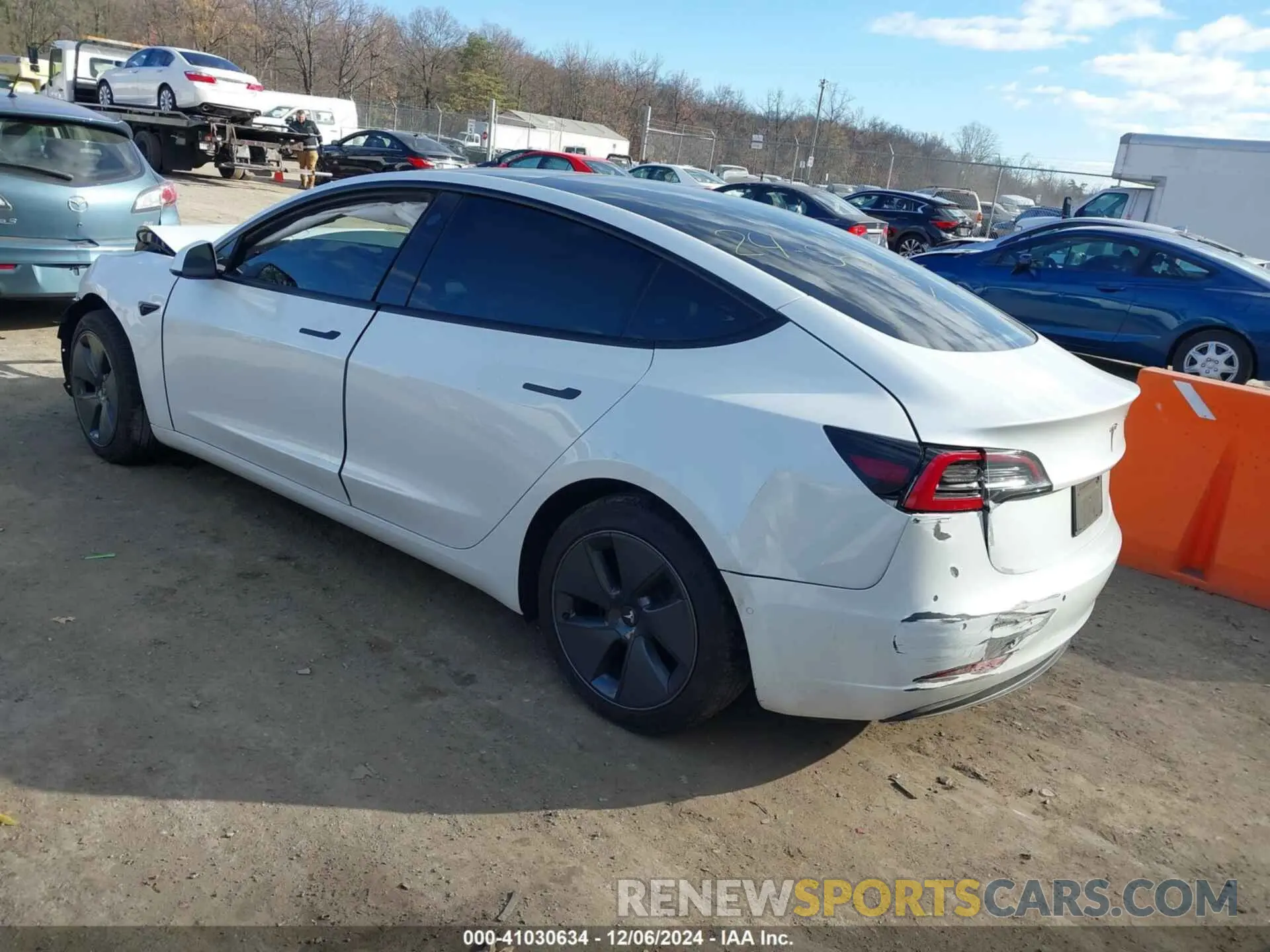 3 Photograph of a damaged car 5YJ3E1EA5NF111173 TESLA MODEL 3 2022
