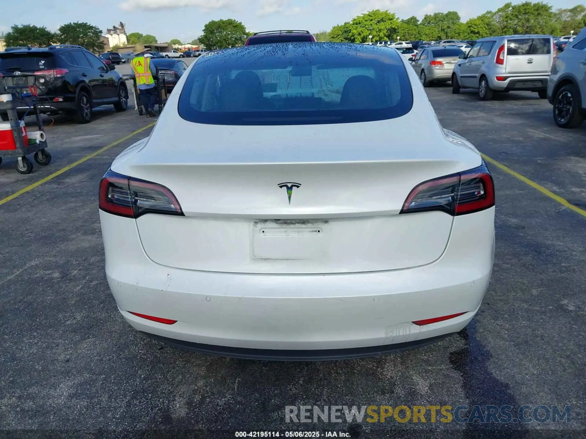 15 Фотография поврежденного автомобиля 5YJ3E1EA5NF164309 TESLA MODEL 3 2022