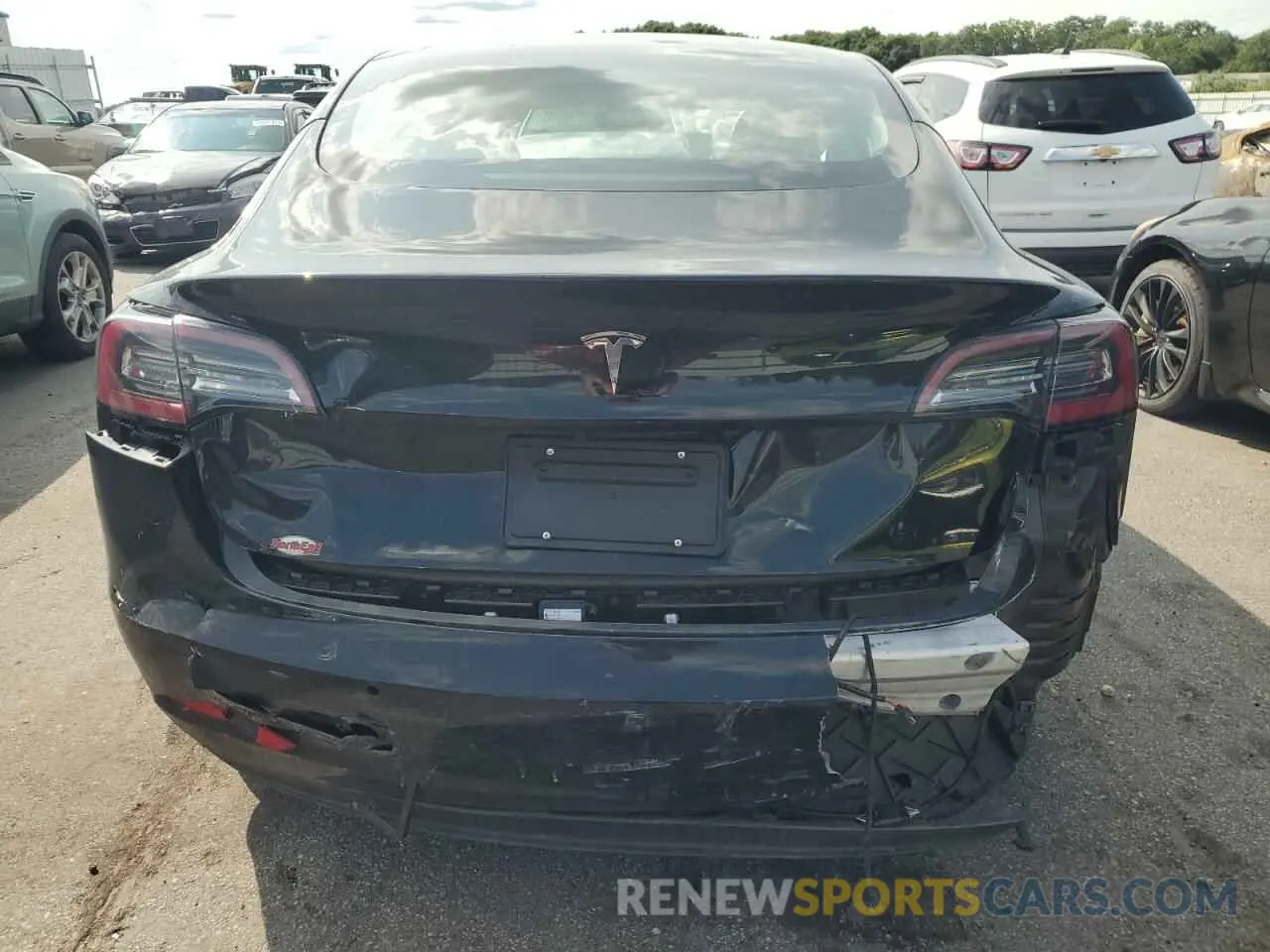 6 Photograph of a damaged car 5YJ3E1EA5NF186293 TESLA MODEL 3 2022