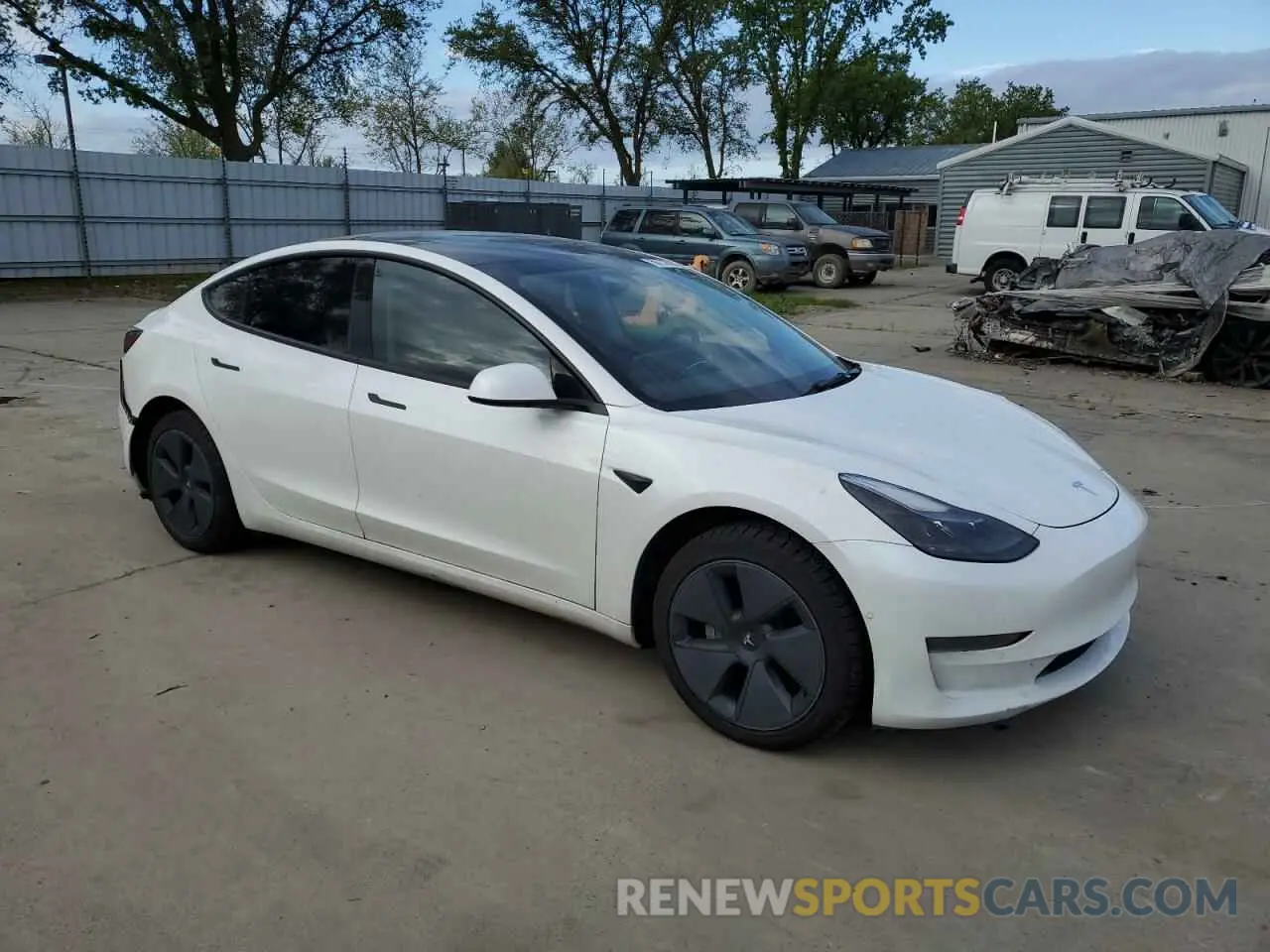 4 Photograph of a damaged car 5YJ3E1EA5NF201715 TESLA MODEL 3 2022