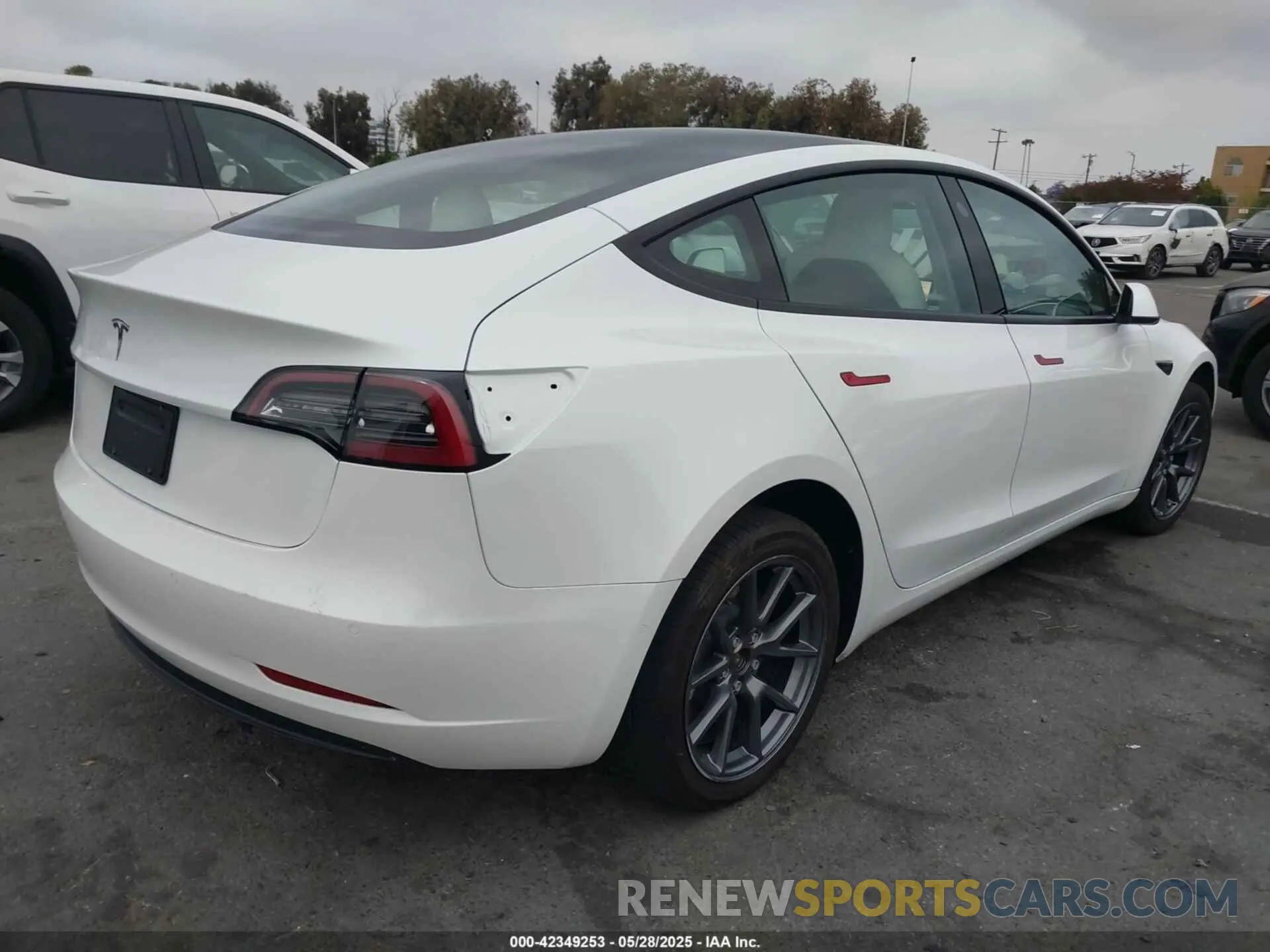 4 Фотография поврежденного автомобиля 5YJ3E1EA5NF251126 TESLA MODEL 3 2022