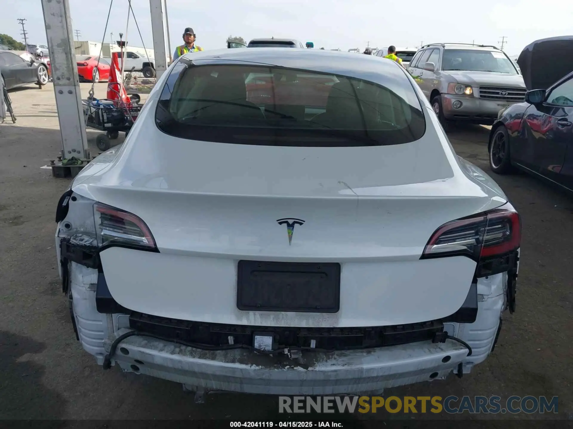 17 Photograph of a damaged car 5YJ3E1EA5NF299550 TESLA MODEL 3 2022