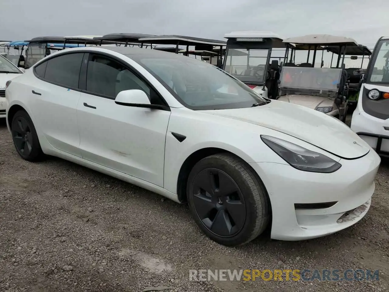 4 Photograph of a damaged car 5YJ3E1EA5NF327573 TESLA MODEL 3 2022
