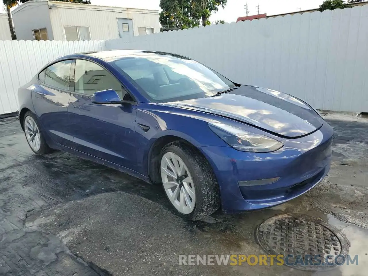 4 Photograph of a damaged car 5YJ3E1EA5NF369175 TESLA MODEL 3 2022