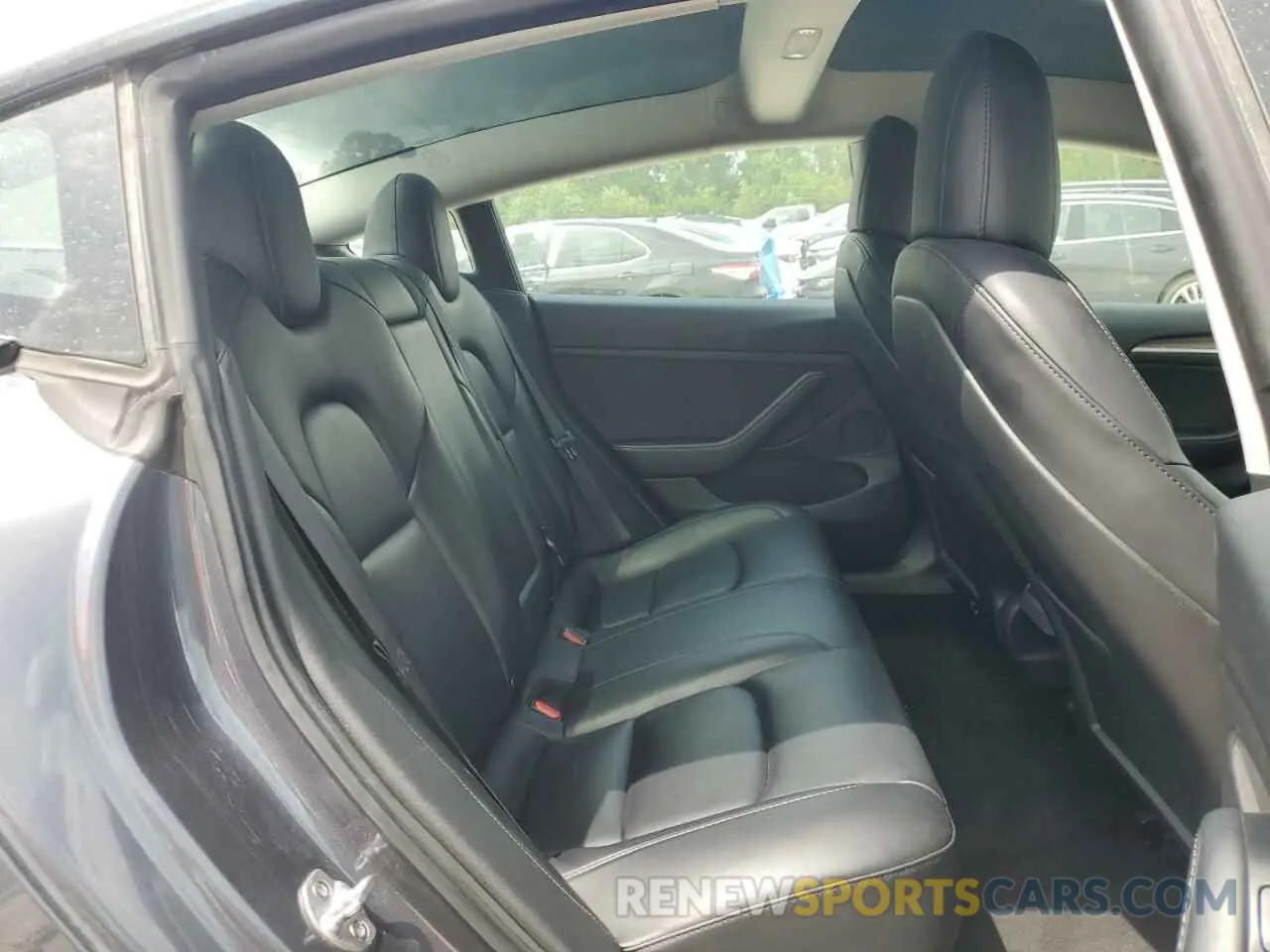 10 Photograph of a damaged car 5YJ3E1EA5NF370682 TESLA MODEL 3 2022