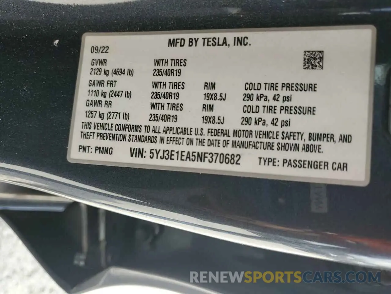 12 Photograph of a damaged car 5YJ3E1EA5NF370682 TESLA MODEL 3 2022