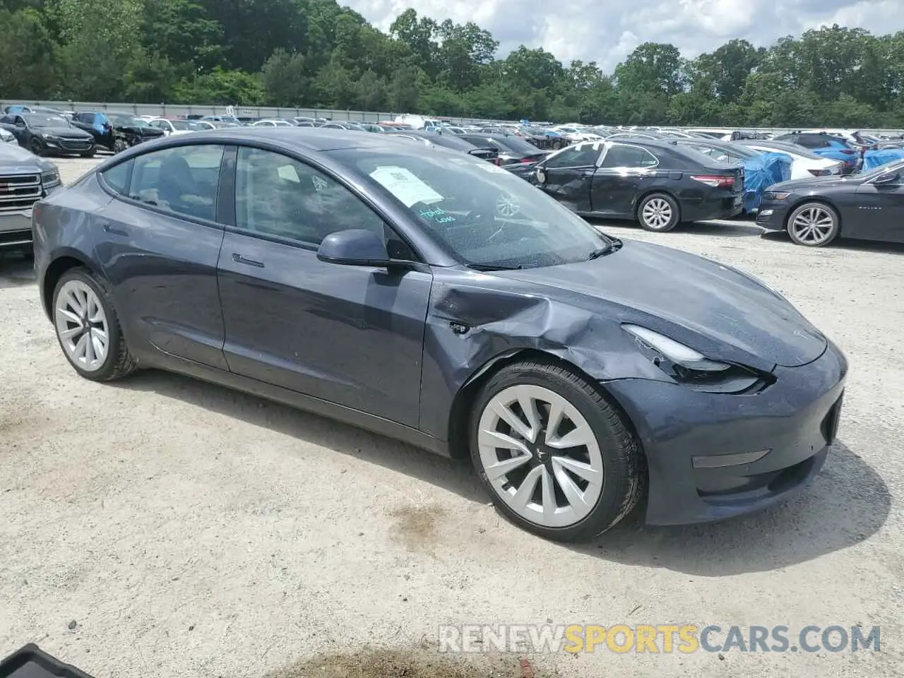 4 Photograph of a damaged car 5YJ3E1EA5NF370682 TESLA MODEL 3 2022