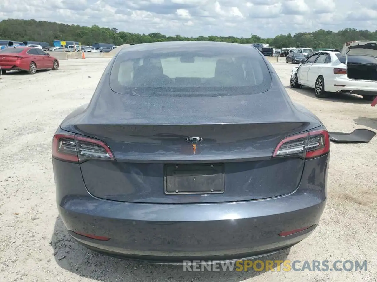 6 Photograph of a damaged car 5YJ3E1EA5NF370682 TESLA MODEL 3 2022