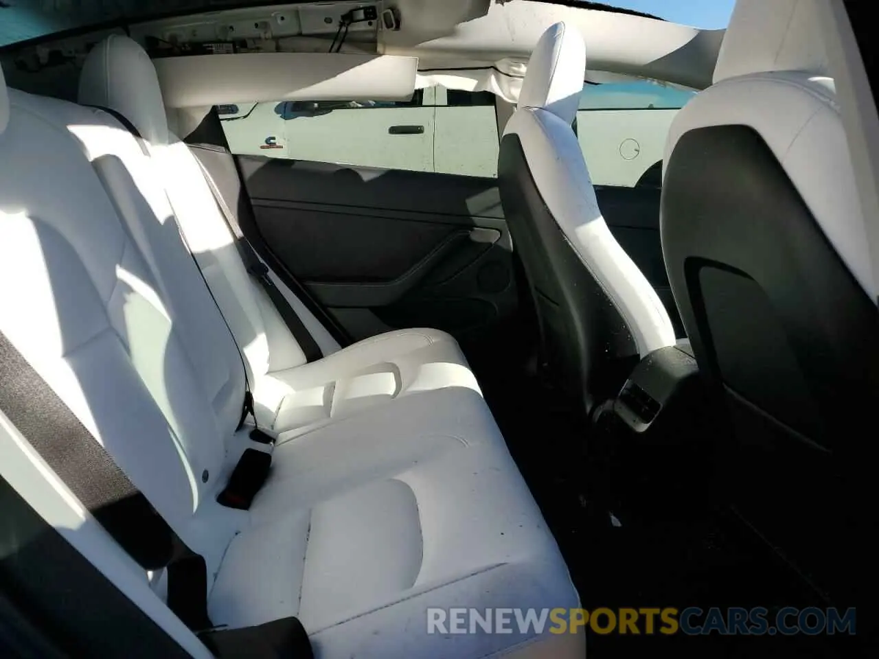 10 Photograph of a damaged car 5YJ3E1EA5NF374232 TESLA MODEL 3 2022