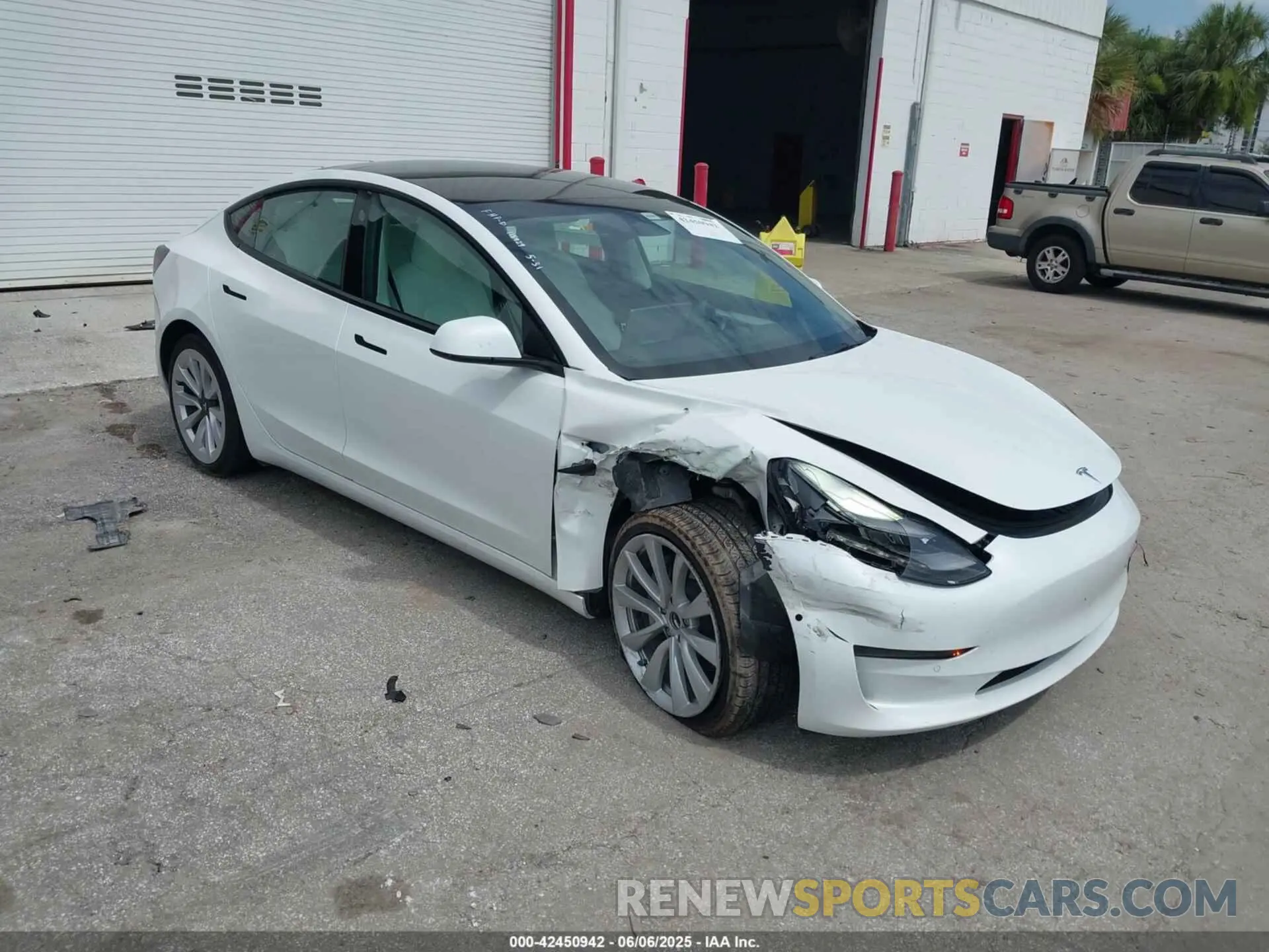 1 Фотография поврежденного автомобиля 5YJ3E1EA6NF153853 TESLA MODEL 3 2022