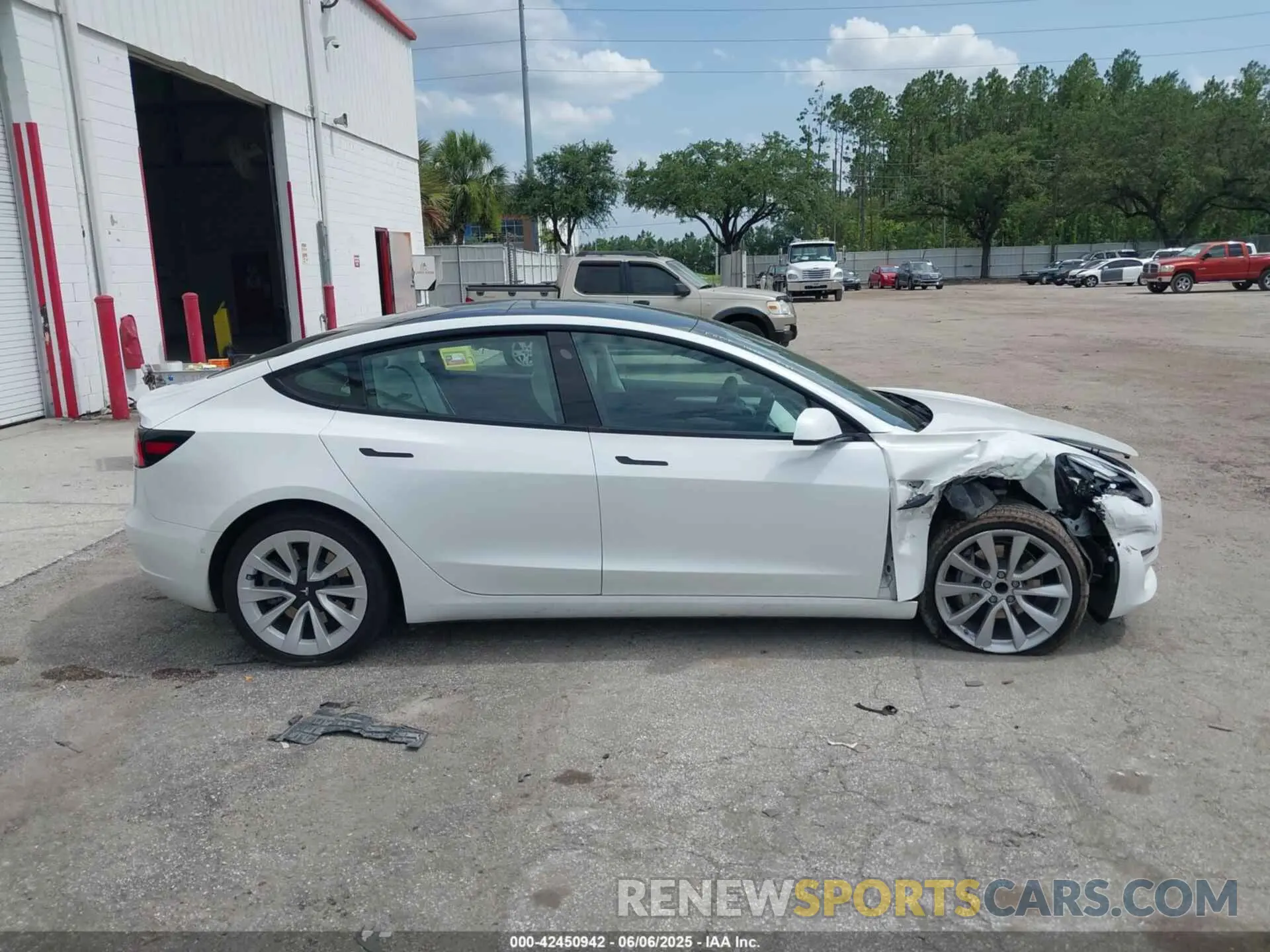 13 Фотография поврежденного автомобиля 5YJ3E1EA6NF153853 TESLA MODEL 3 2022
