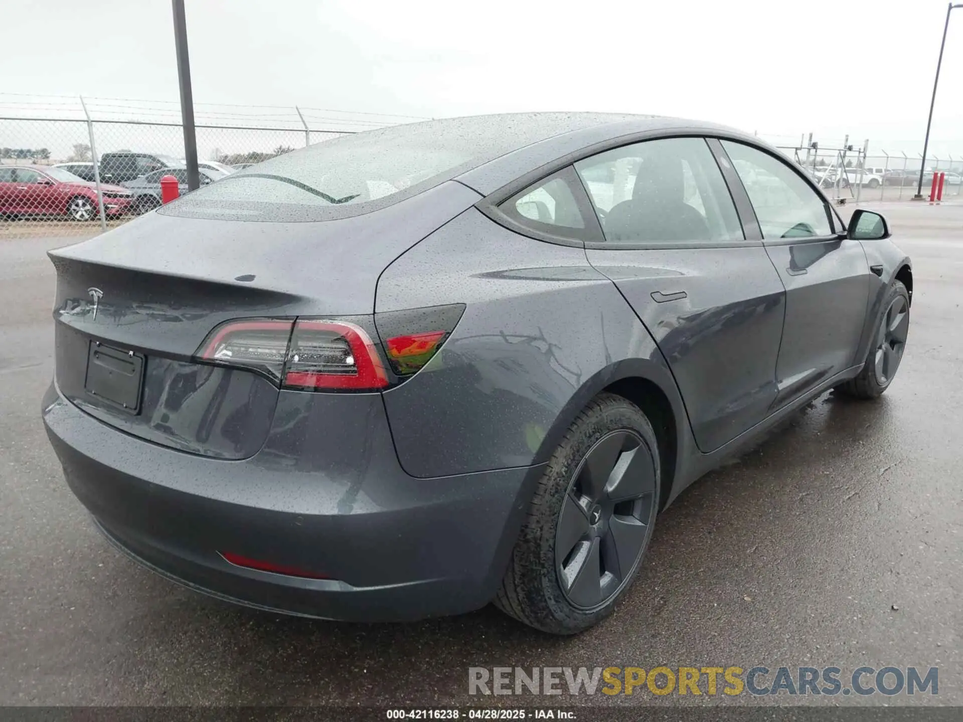 4 Photograph of a damaged car 5YJ3E1EA6NF238465 TESLA MODEL 3 2022