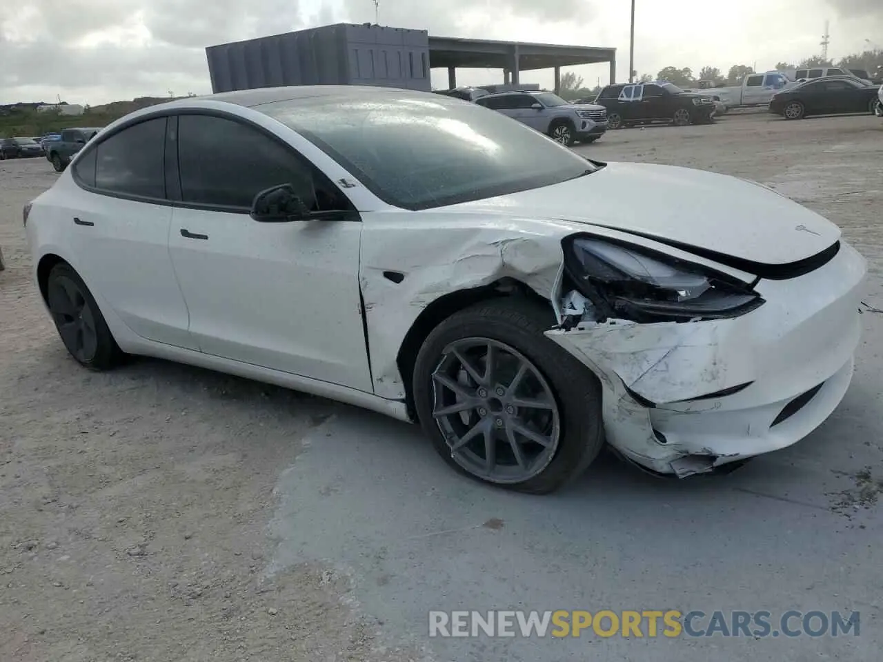 4 Photograph of a damaged car 5YJ3E1EA6NF313794 TESLA MODEL 3 2022