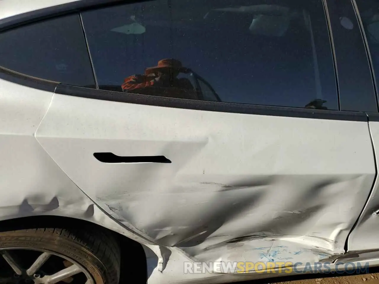 10 Photograph of a damaged car 5YJ3E1EA6NF331096 TESLA MODEL 3 2022