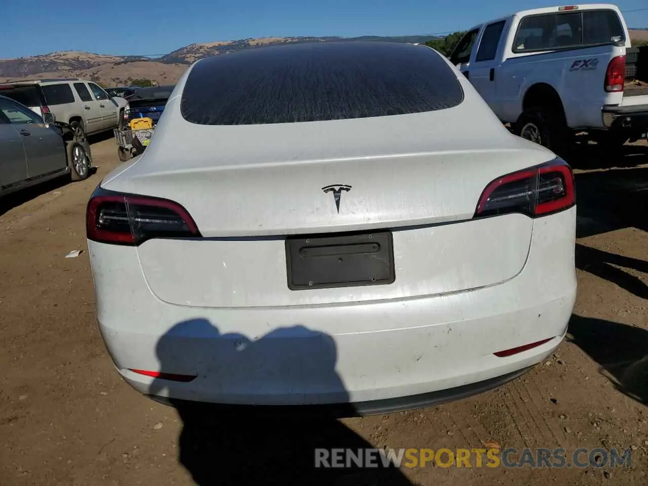 6 Photograph of a damaged car 5YJ3E1EA6NF331096 TESLA MODEL 3 2022