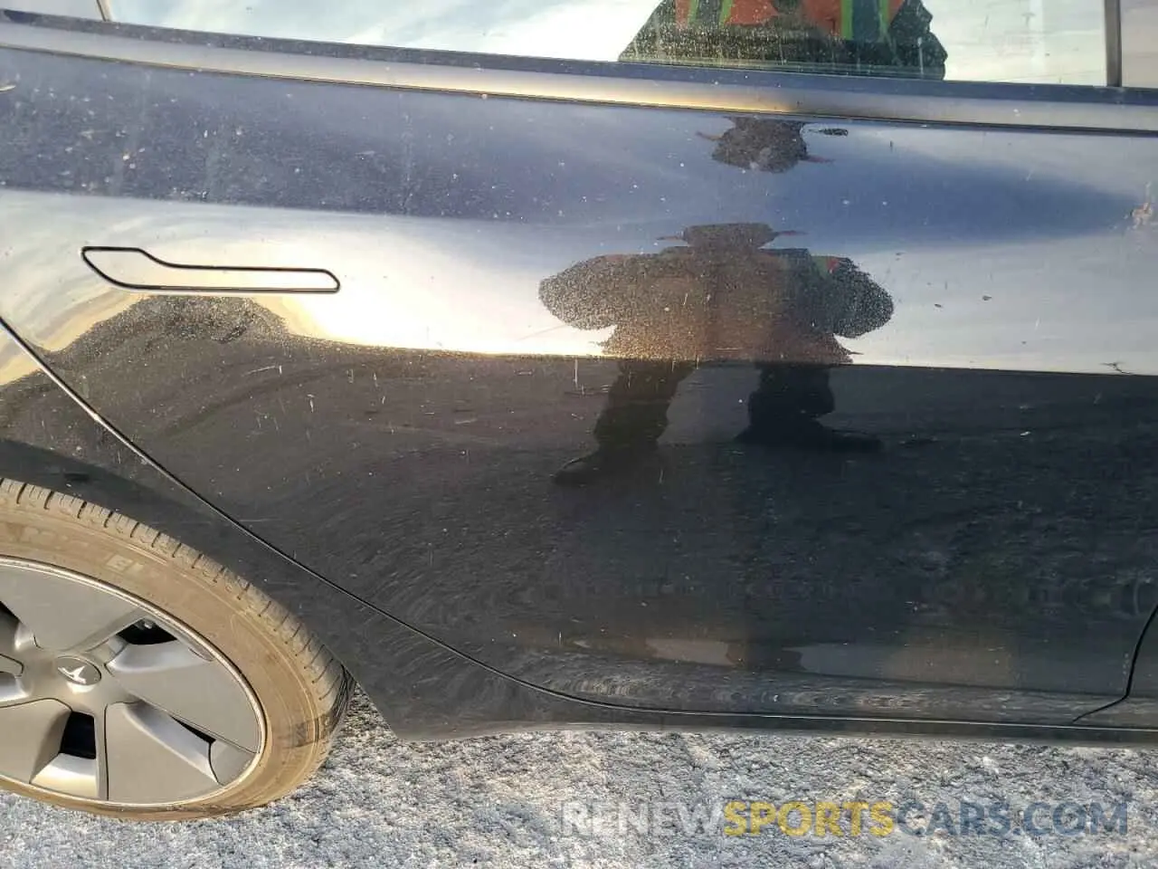10 Photograph of a damaged car 5YJ3E1EA6NF350098 TESLA MODEL 3 2022