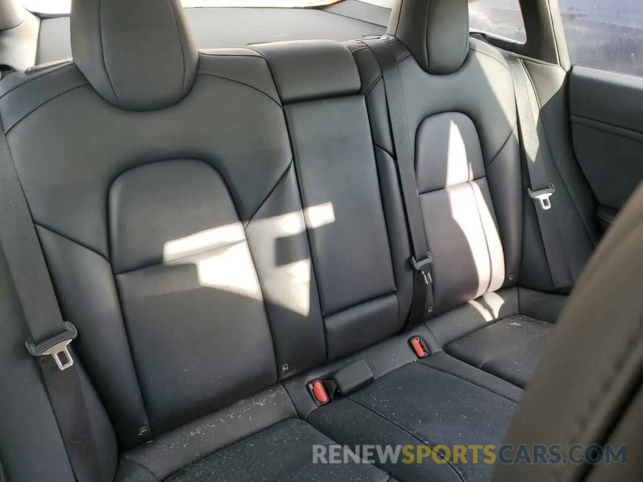 10 Photograph of a damaged car 5YJ3E1EA6NF368696 TESLA MODEL 3 2022