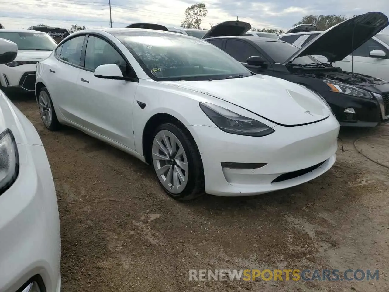 4 Photograph of a damaged car 5YJ3E1EA6NF368696 TESLA MODEL 3 2022