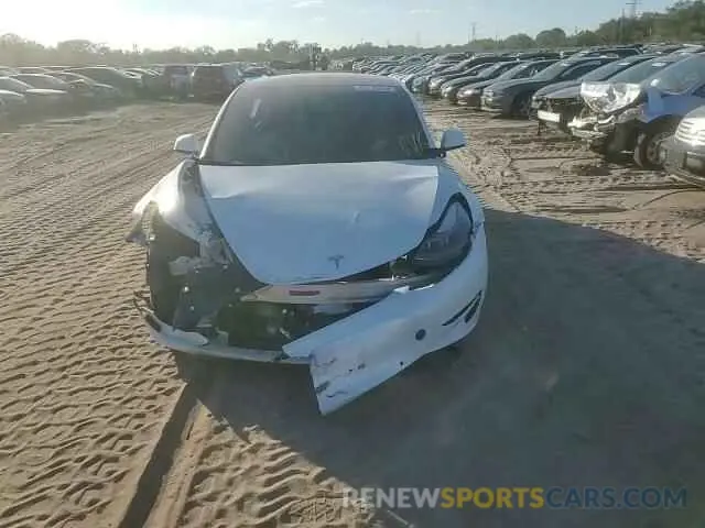 11 Photograph of a damaged car 5YJ3E1EA6NF370867 TESLA MODEL 3 2022