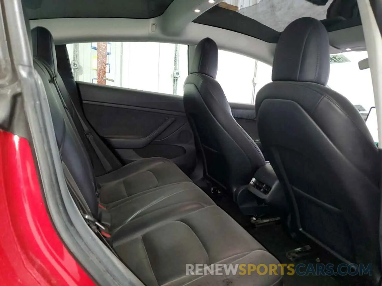10 Photograph of a damaged car 5YJ3E1EA7NF185727 TESLA MODEL 3 2022