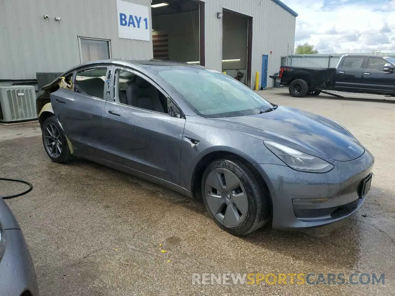 4 Photograph of a damaged car 5YJ3E1EA7NF289621 TESLA MODEL 3 2022