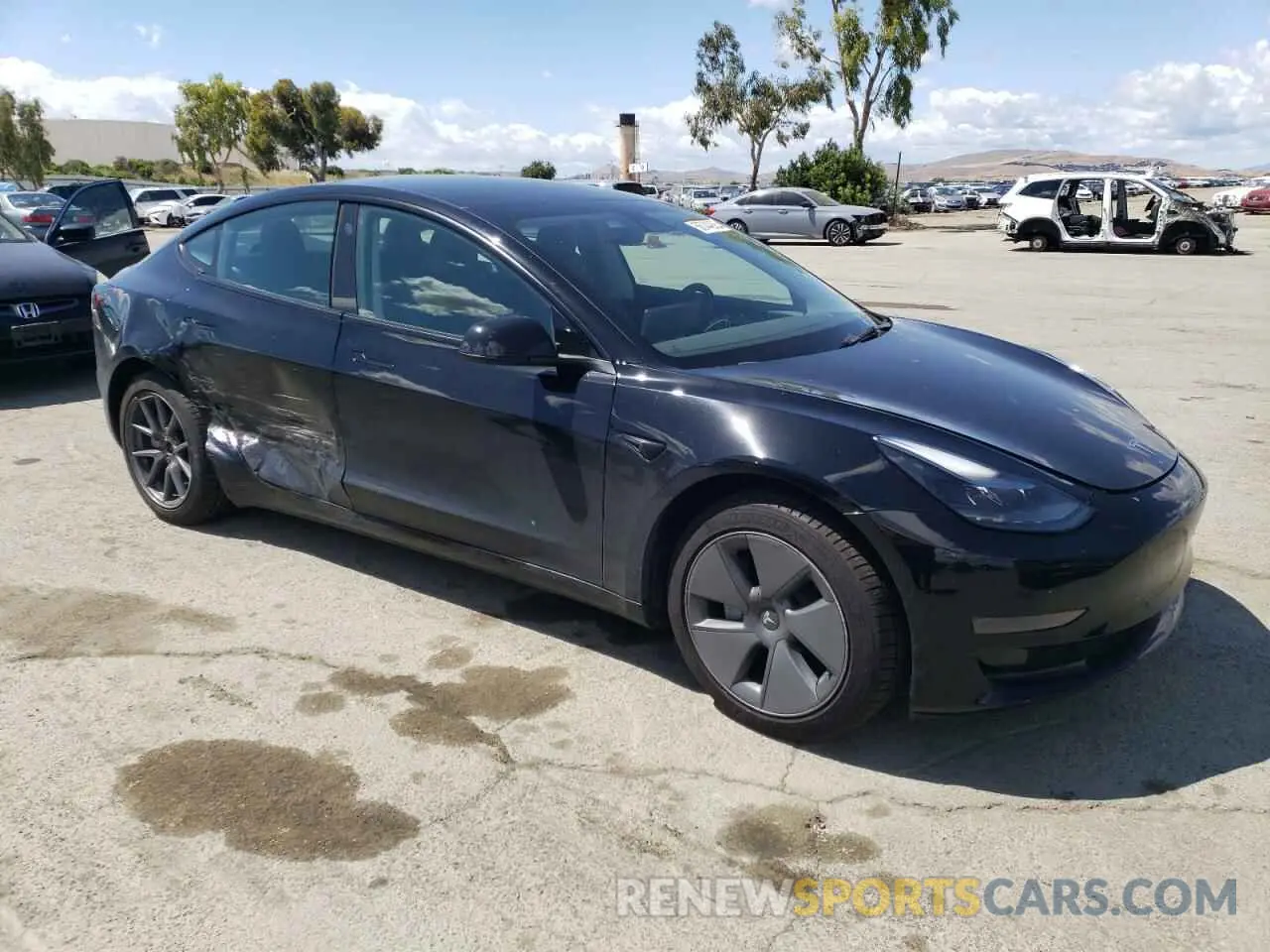 4 Photograph of a damaged car 5YJ3E1EA7NF301895 TESLA MODEL 3 2022
