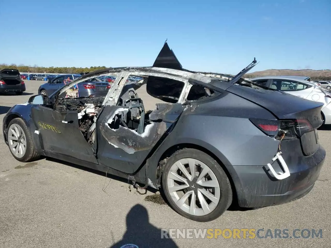 2 Photograph of a damaged car 5YJ3E1EA7NF335948 TESLA MODEL 3 2022
