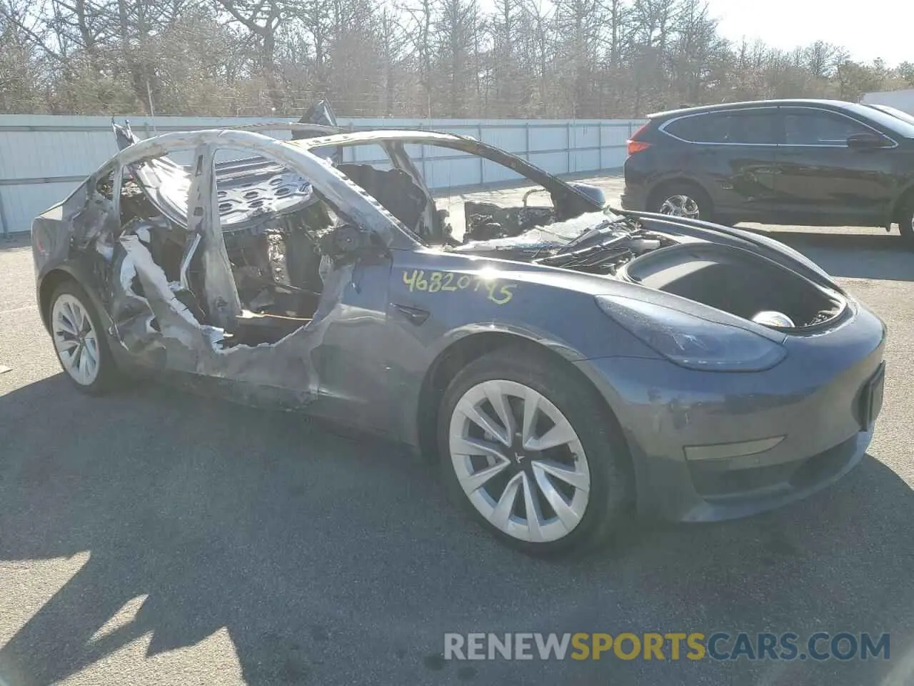 4 Photograph of a damaged car 5YJ3E1EA7NF335948 TESLA MODEL 3 2022