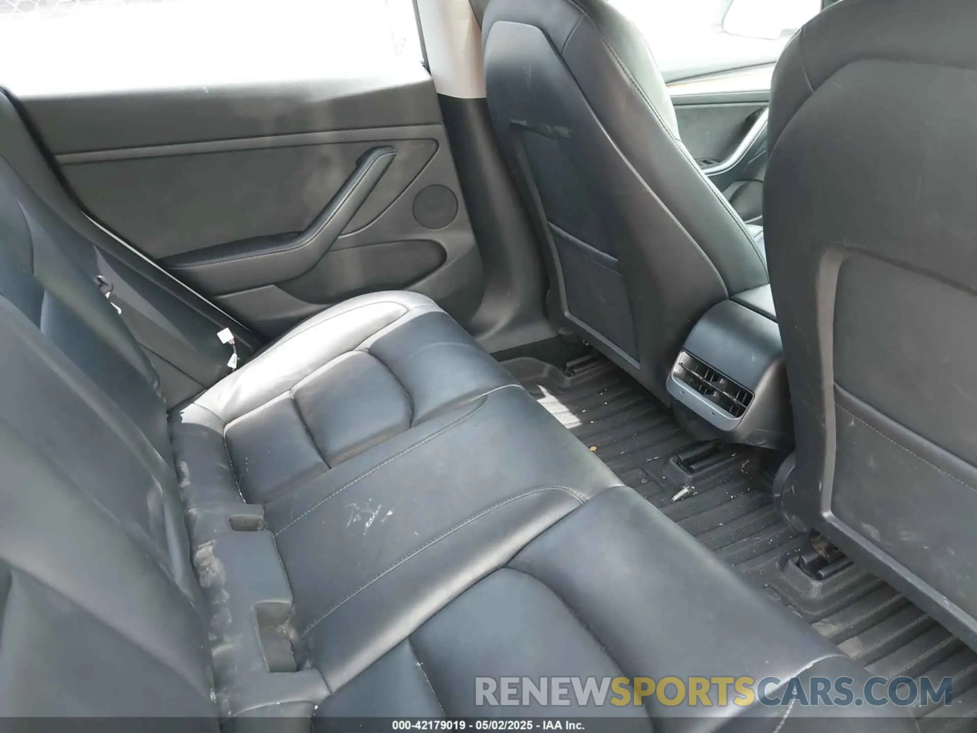 8 Photograph of a damaged car 5YJ3E1EA7NF338526 TESLA MODEL 3 2022