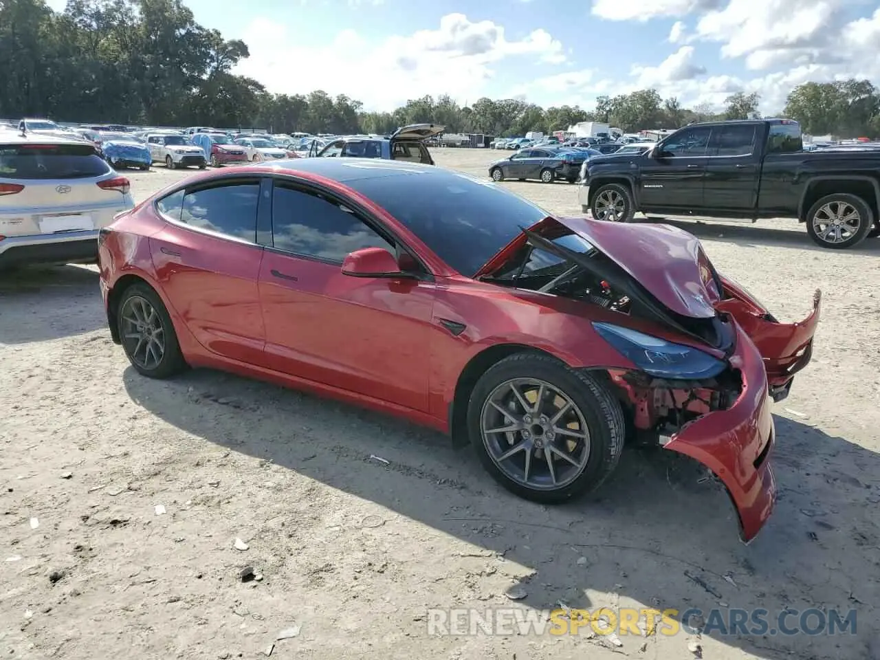 4 Photograph of a damaged car 5YJ3E1EA8NF186692 TESLA MODEL 3 2022