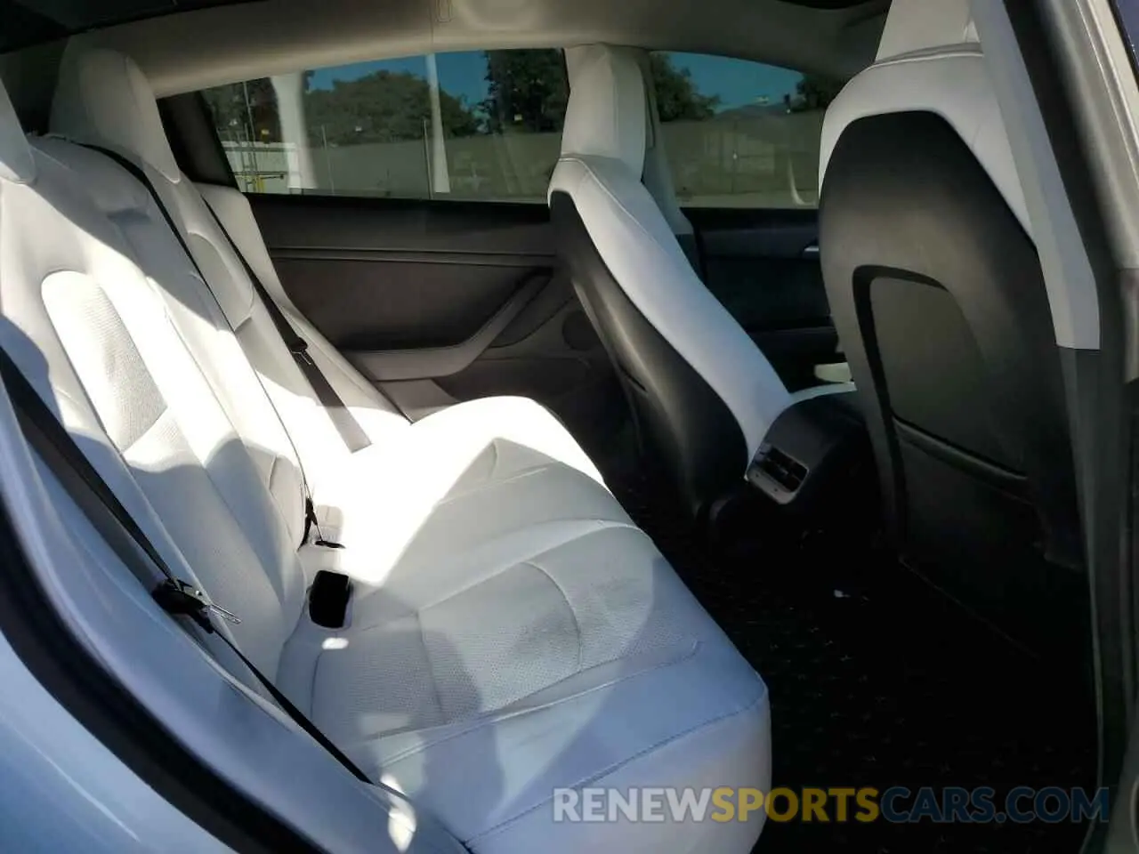 10 Photograph of a damaged car 5YJ3E1EA8NF191780 TESLA MODEL 3 2022