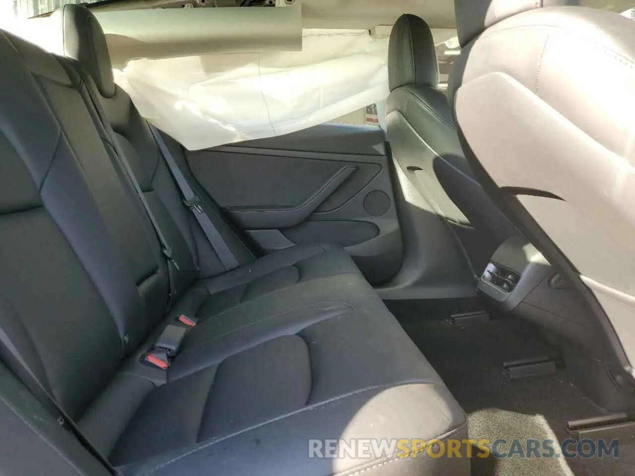11 Photograph of a damaged car 5YJ3E1EA8NF301260 TESLA MODEL 3 2022