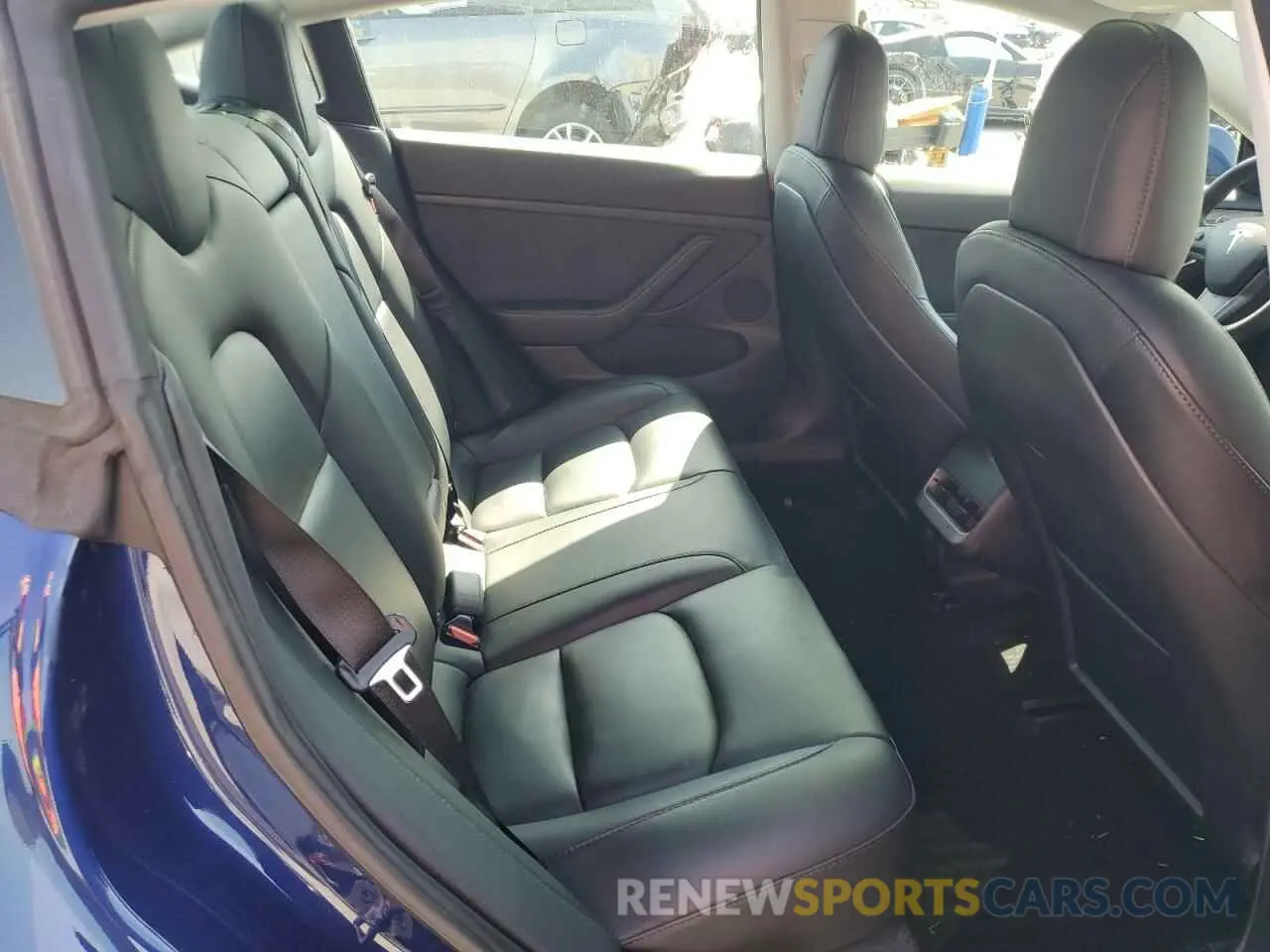 10 Photograph of a damaged car 5YJ3E1EA8NF331990 TESLA MODEL 3 2022