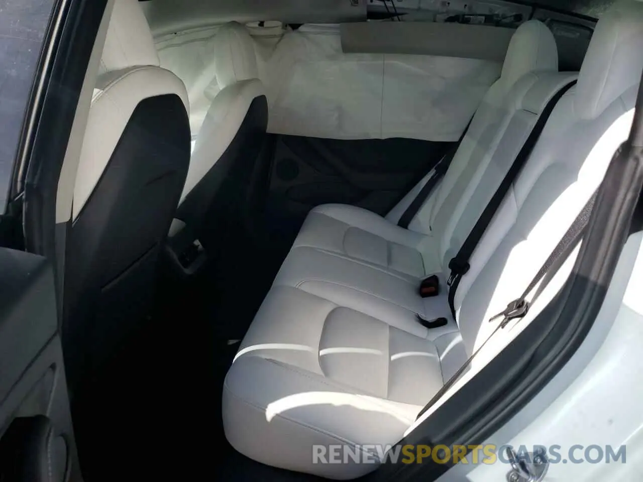 10 Photograph of a damaged car 5YJ3E1EA8NF348174 TESLA MODEL 3 2022