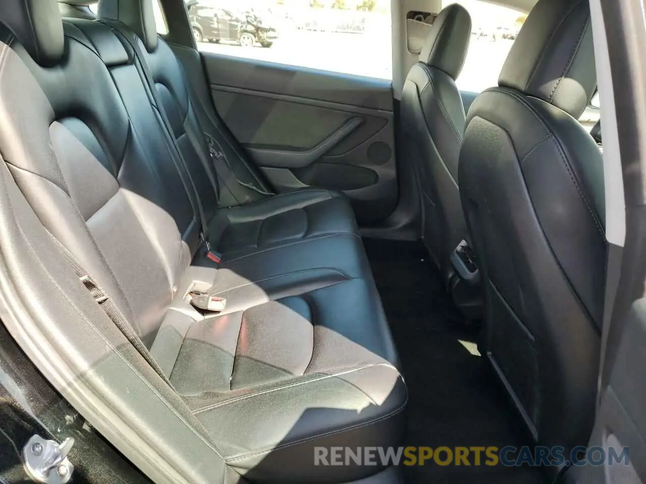 10 Photograph of a damaged car 5YJ3E1EA8NF372393 TESLA MODEL 3 2022