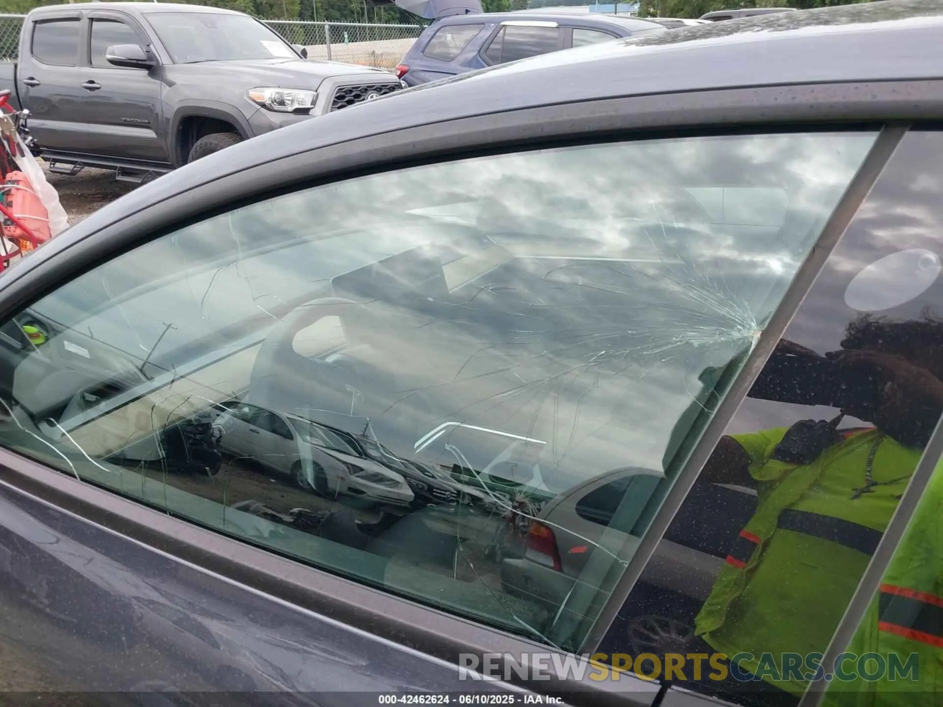 18 Photograph of a damaged car 5YJ3E1EA9NF108373 TESLA MODEL 3 2022