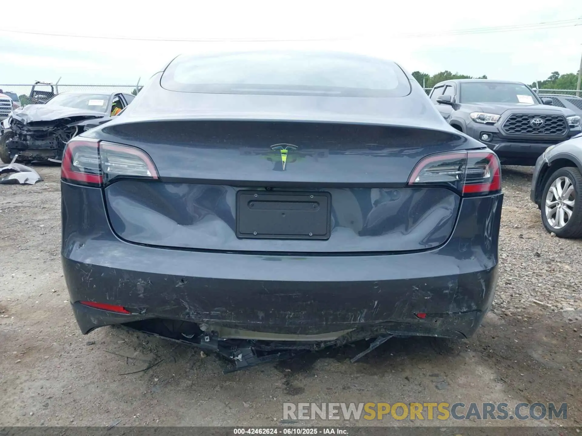 6 Photograph of a damaged car 5YJ3E1EA9NF108373 TESLA MODEL 3 2022