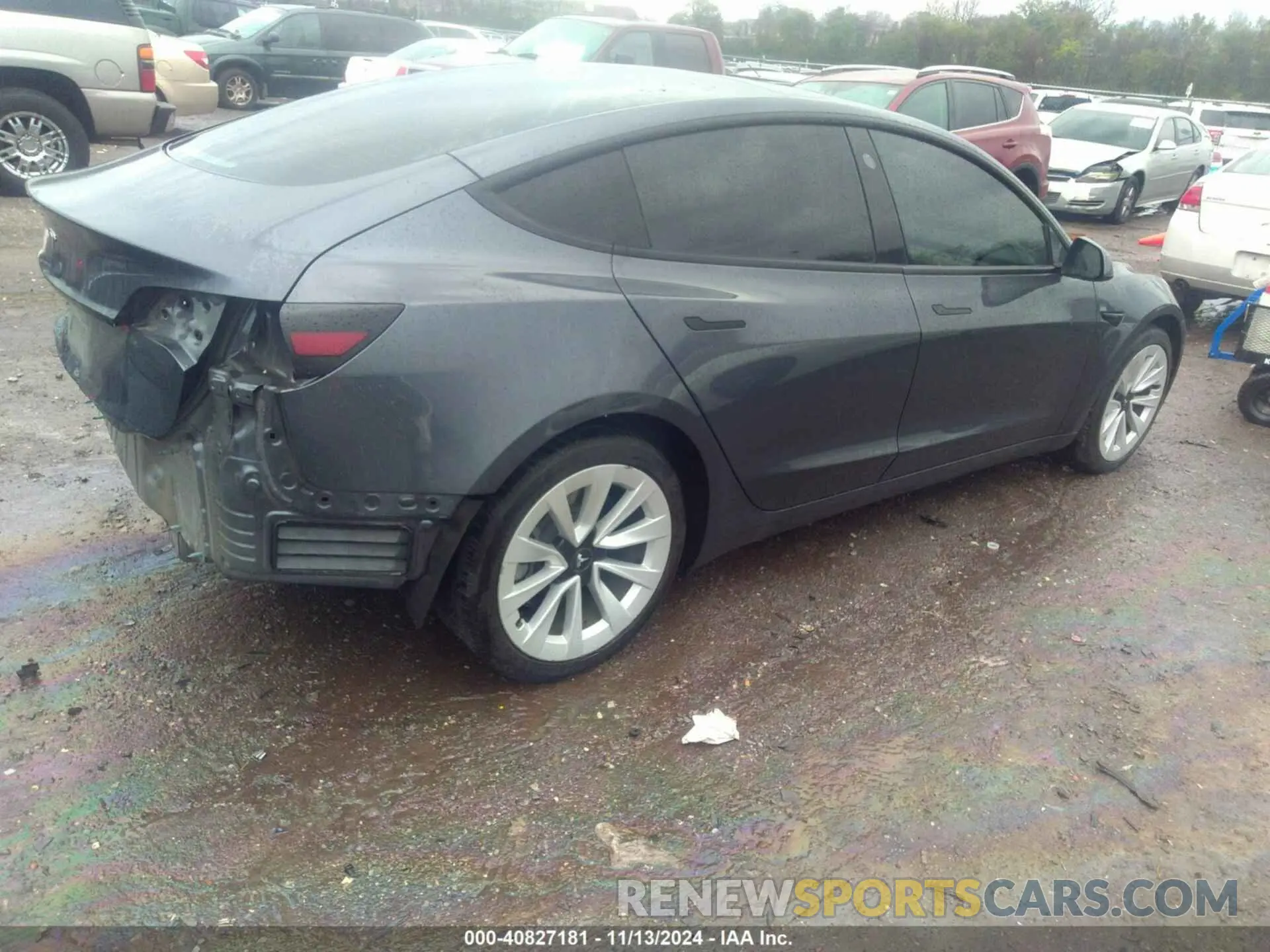 4 Фотография поврежденного автомобиля 5YJ3E1EA9NF116828 TESLA MODEL 3 2022