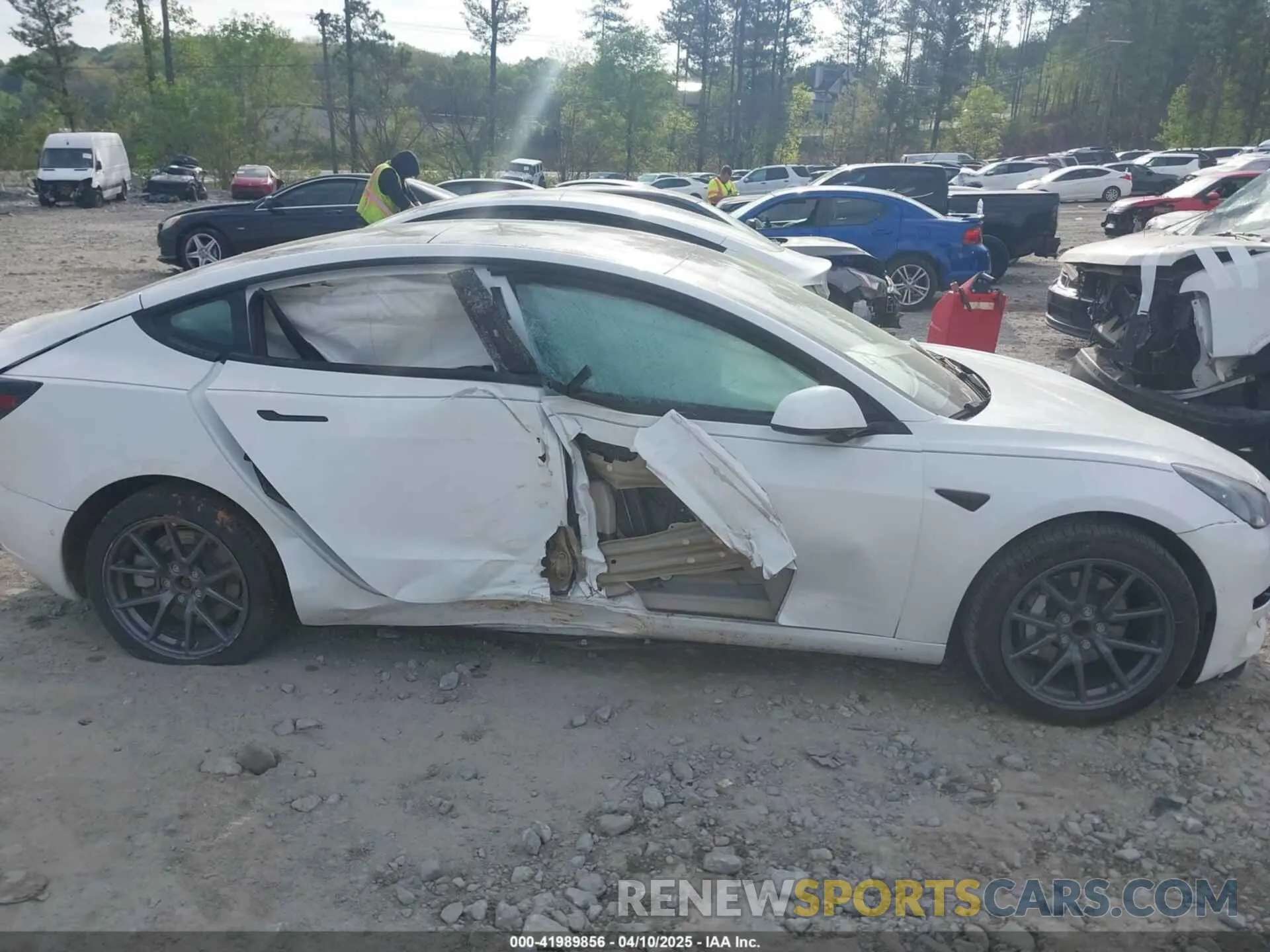 12 Photograph of a damaged car 5YJ3E1EA9NF124914 TESLA MODEL 3 2022