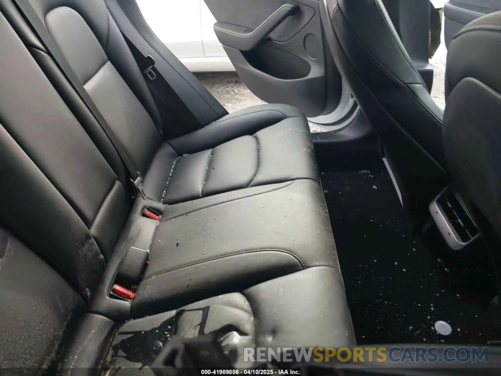8 Photograph of a damaged car 5YJ3E1EA9NF124914 TESLA MODEL 3 2022
