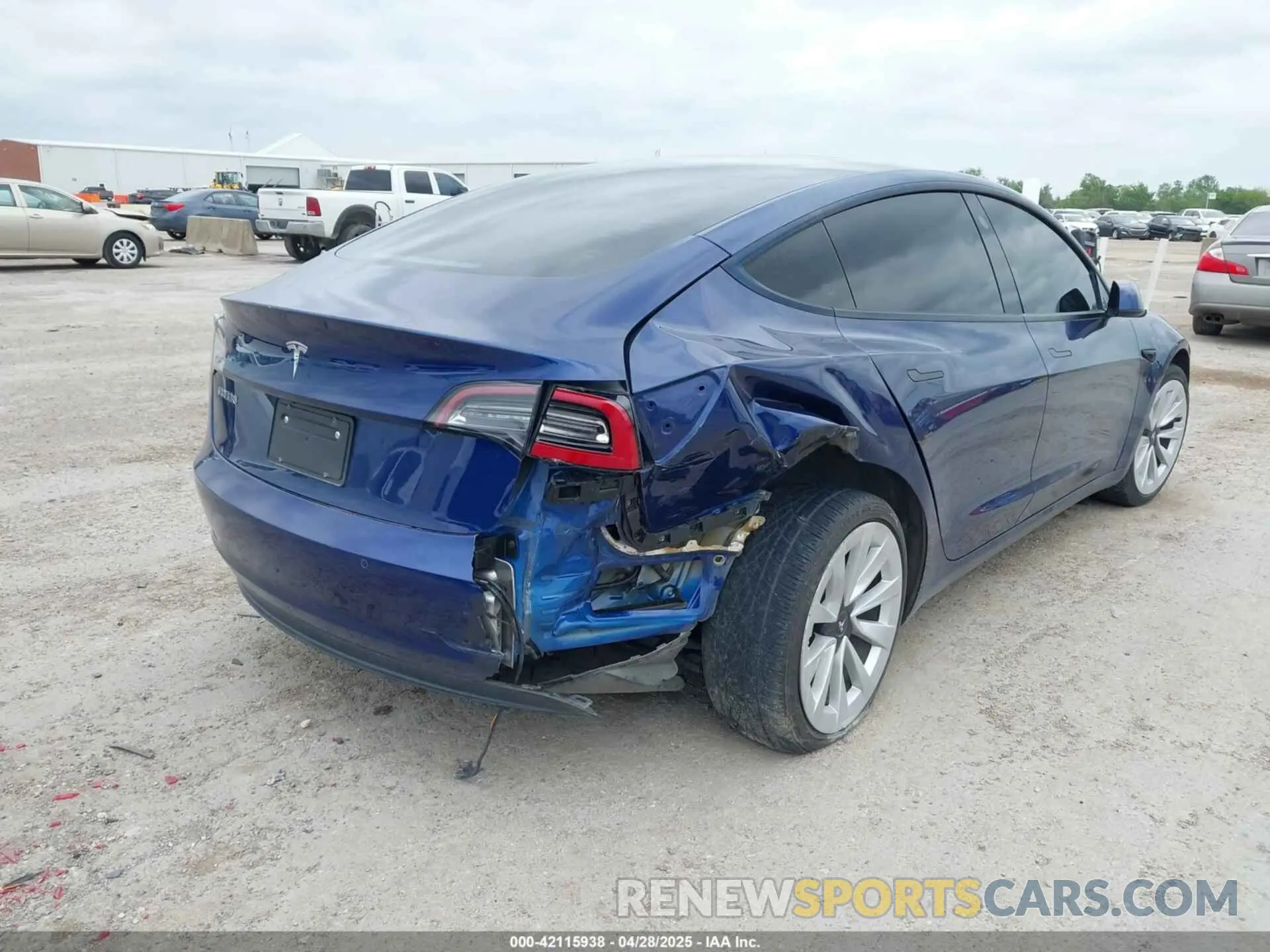 4 Photograph of a damaged car 5YJ3E1EA9NF189004 TESLA MODEL 3 2022
