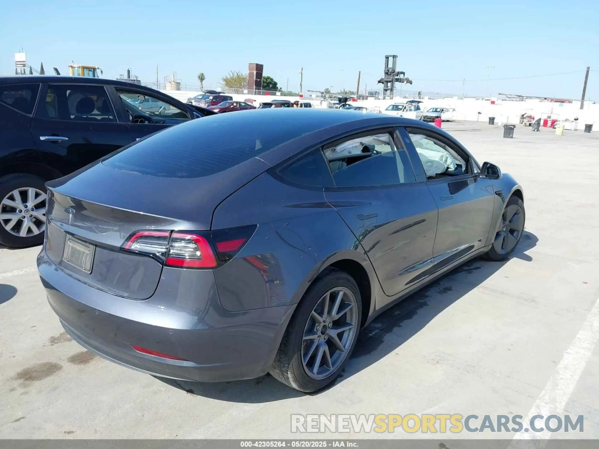 4 Photograph of a damaged car 5YJ3E1EA9NF212412 TESLA MODEL 3 2022